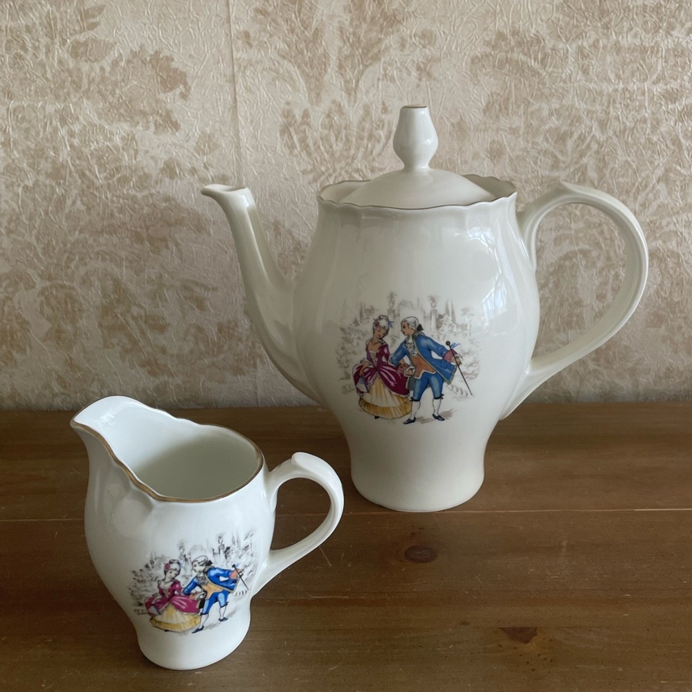 Vintage Richard Ginori teapot & creamer set